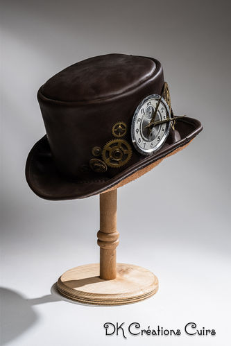 Chapeau haut de forme brun horloge